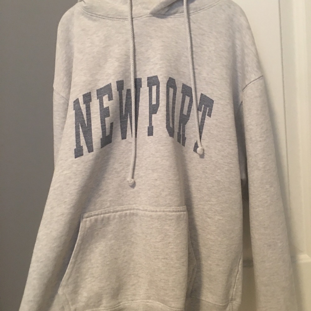brandy melville newport hoodie:)